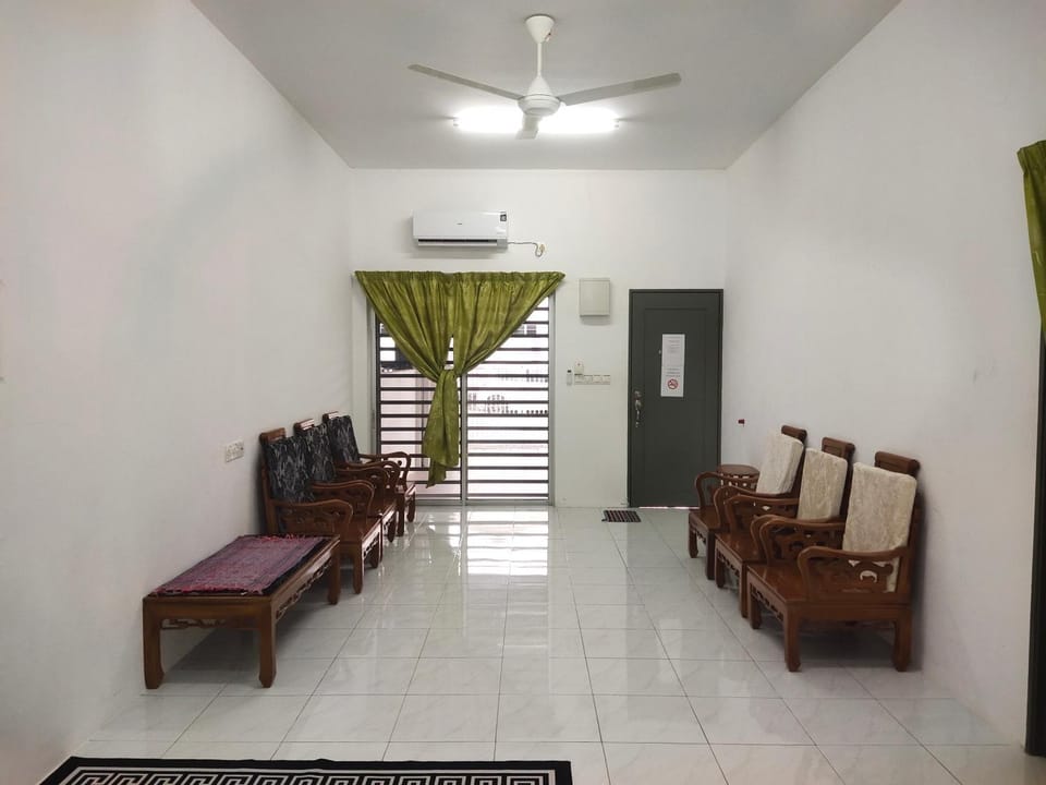 Living room, Seating area, air conditioner