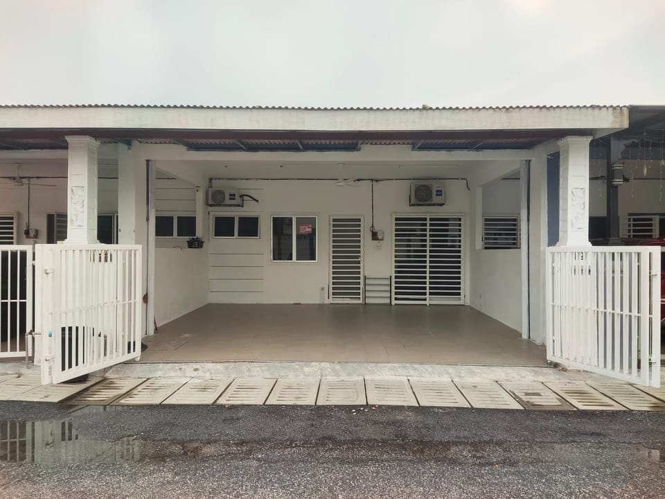 Facade/entrance, Parking