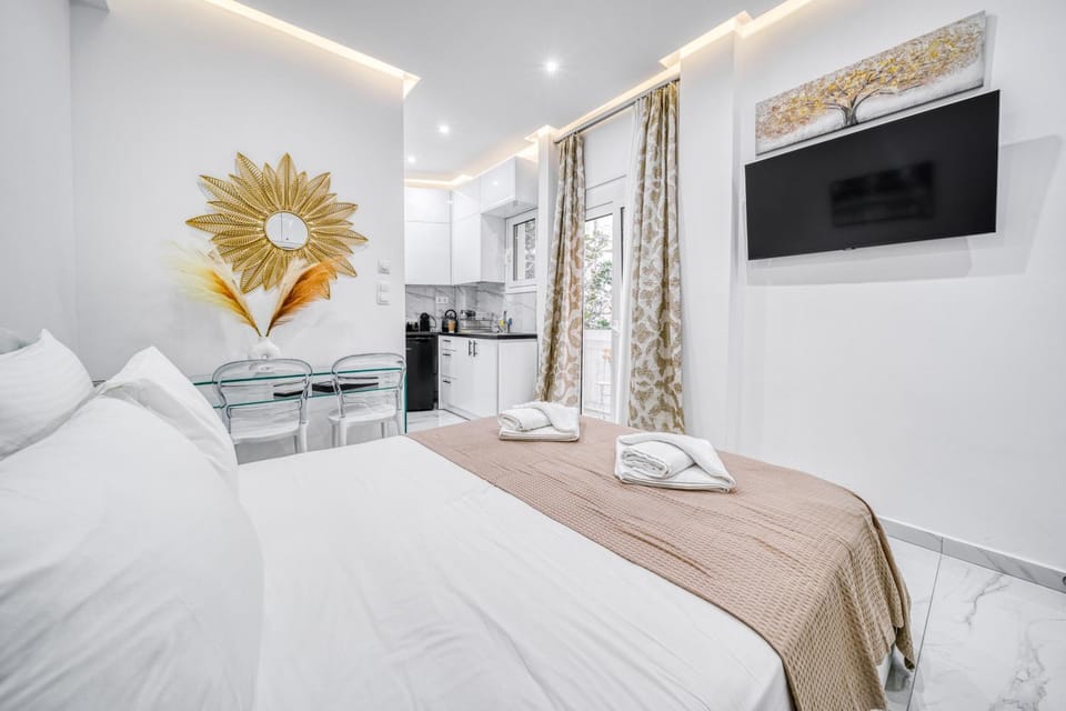 Bed, TV and multimedia, Kitchen or kitchenette, Bedroom, towels