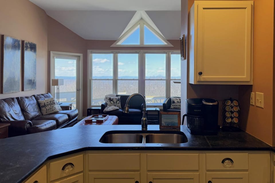 Shenandoah Ridge 11 with Wintergreen Advantage House in Nelson County