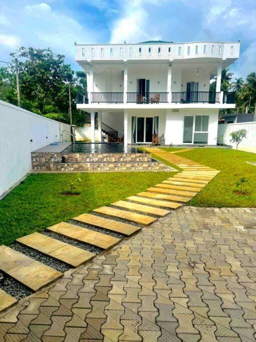 Property building, Day, Garden, Garden view