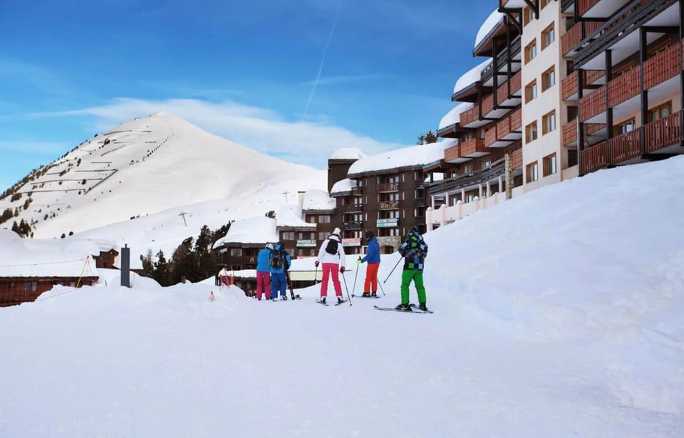 Skiing, Mountain view