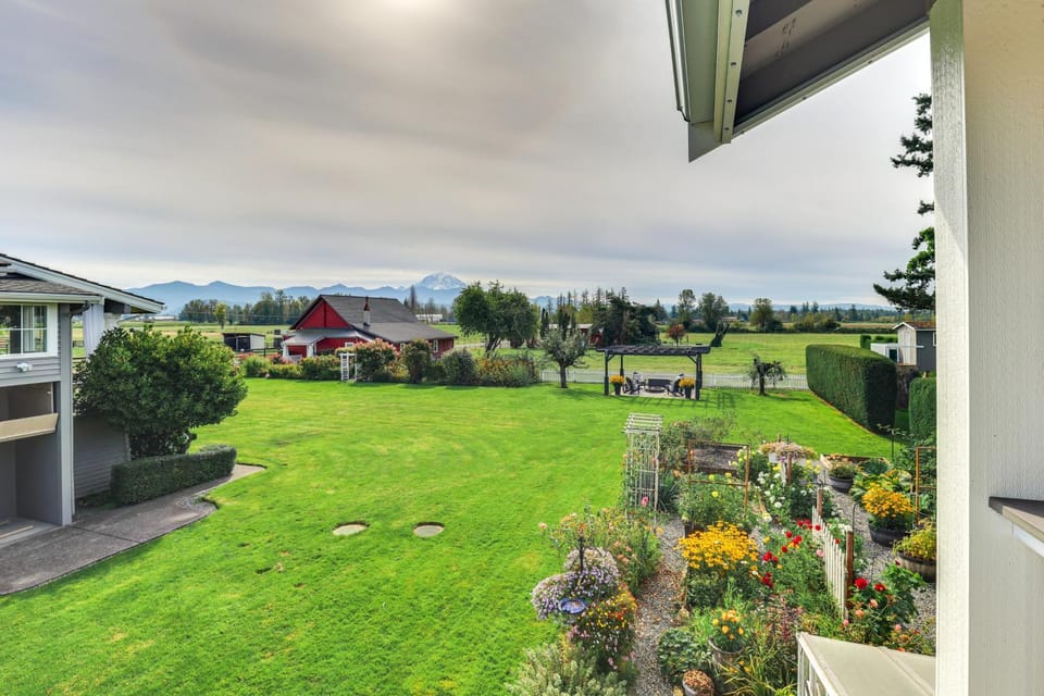 Idyllic Enumclaw Studio w/ Mount Rainier Views Apartment in King County