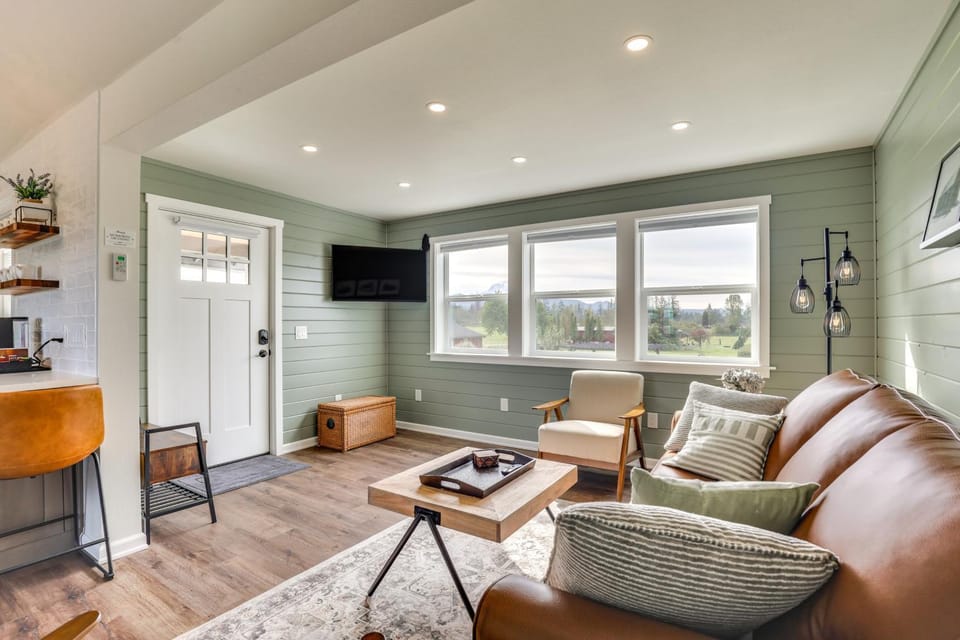 Idyllic Enumclaw Studio w/ Mount Rainier Views Apartment in King County