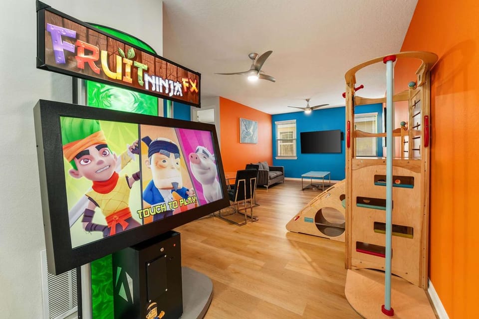 Chic Villa with Dino BR, Theater, Arcade & Pool Table Villa in Four Corners
