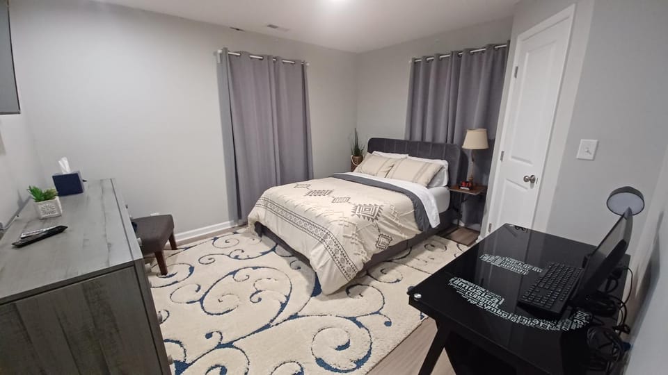 Bed, Photo of the whole room, Bedroom