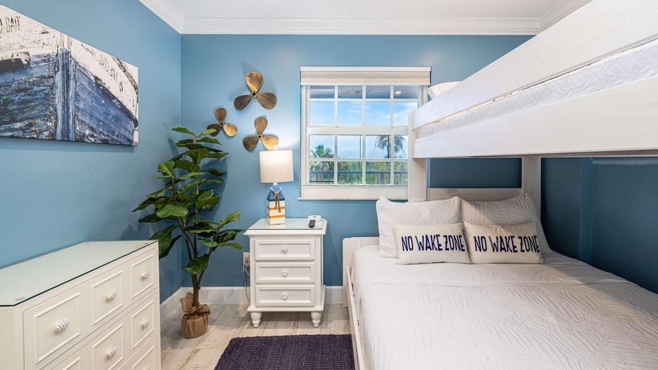 Sunrise Oasis - Top Floor Ocean Pointe 2411 Apartment in Tavernier