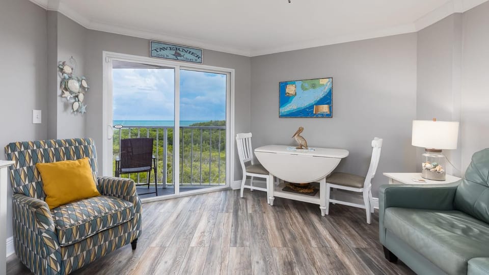 Sea View and Sunrise Top Floor Ocean Pointe 2412 House in Tavernier