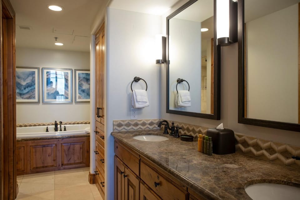 Grand Lodge - 3-Bedroom Deluxe #408 - Ski-in out Apartment in Park City