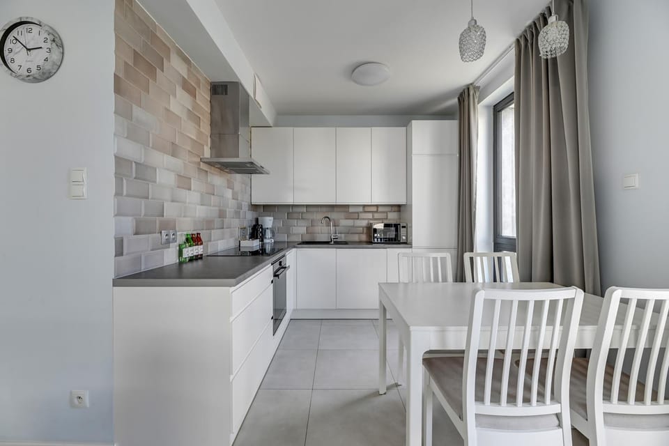 Kitchen or kitchenette, Dining area, dishwasher, oven, stove