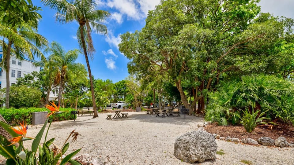 Boho Chic Ocean Pointe 3214 Apartment in Tavernier