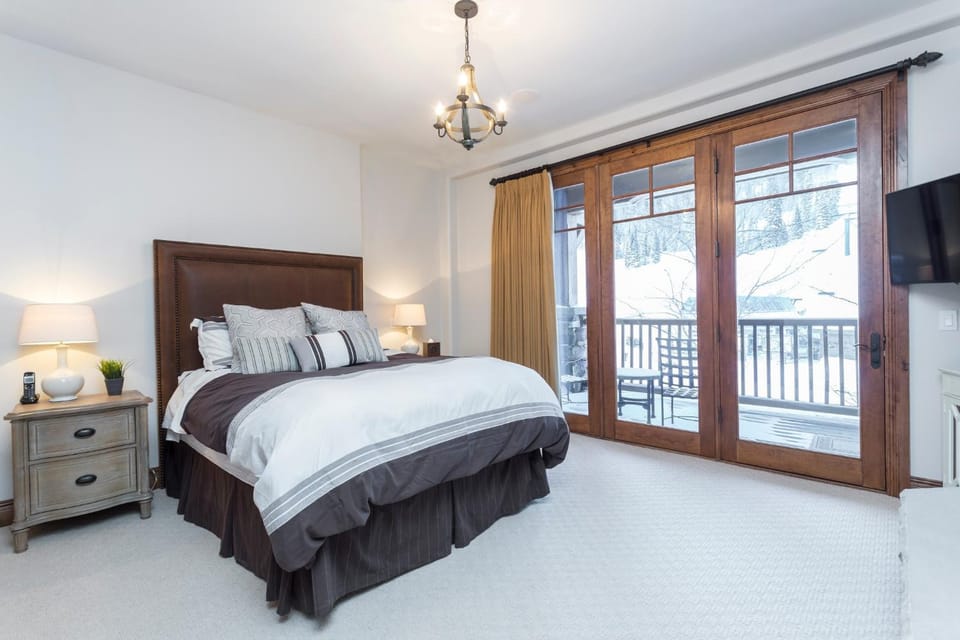 Grand Lodge - Five Bedroom #402 - Ski-in ski-out Apartment in Park City