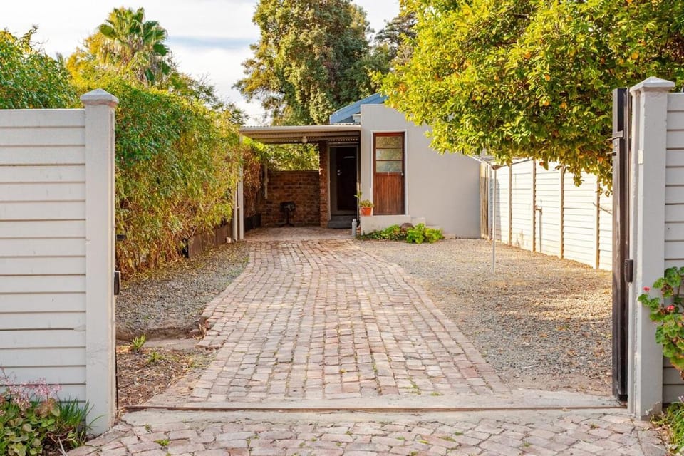 Self-catering Garden Cottage Apartment in Western Cape
