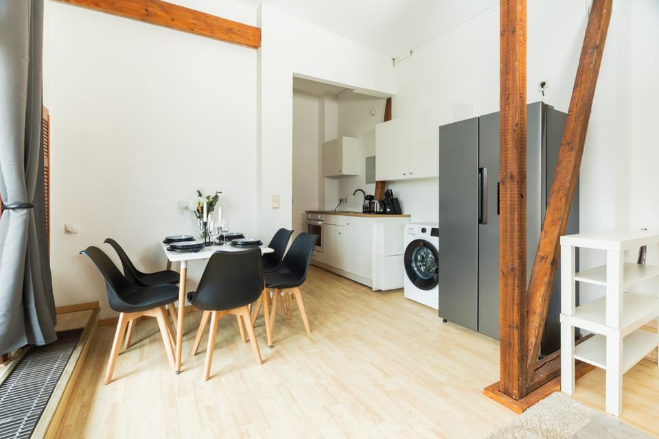 Kitchen or kitchenette, Seating area, Dining area, oven, stove