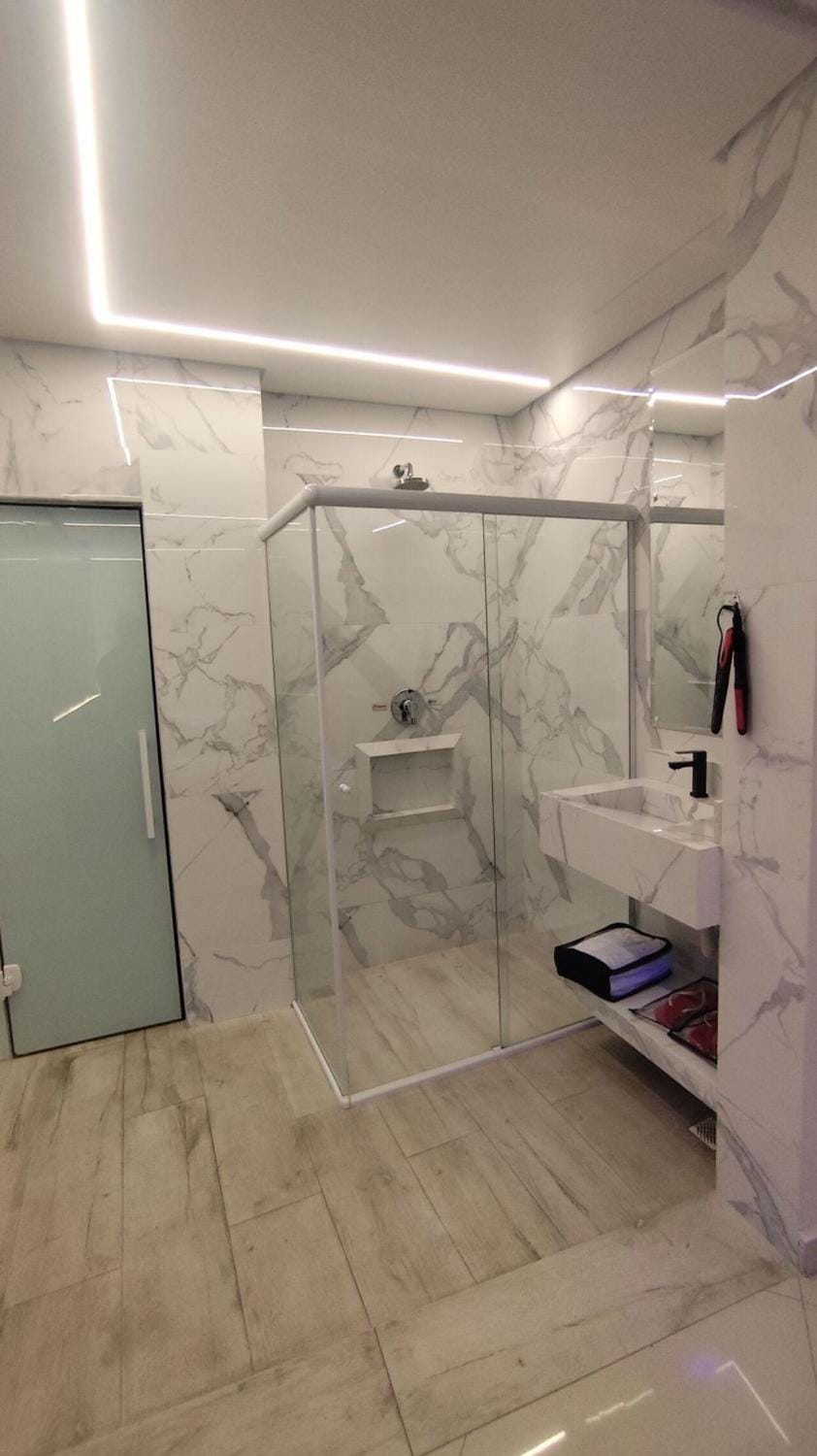 Shower, Bathroom, towels