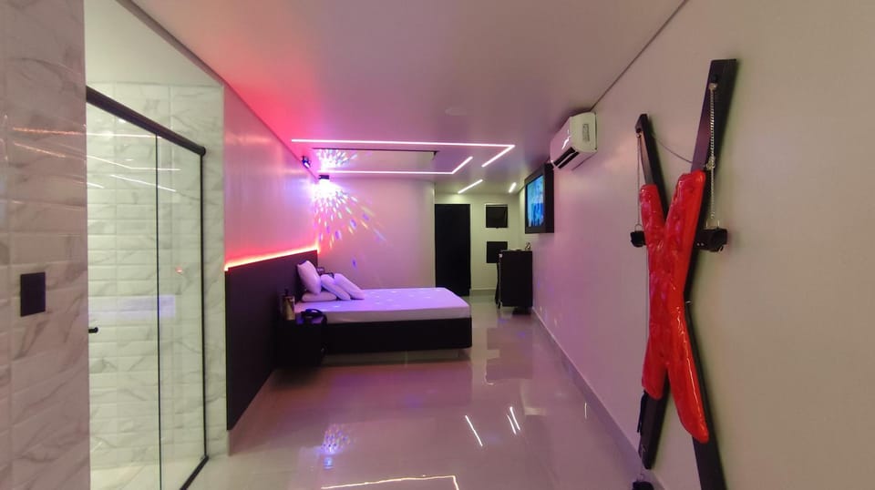 Bed, TV and multimedia, Photo of the whole room, Bedroom, minibar, air conditioner