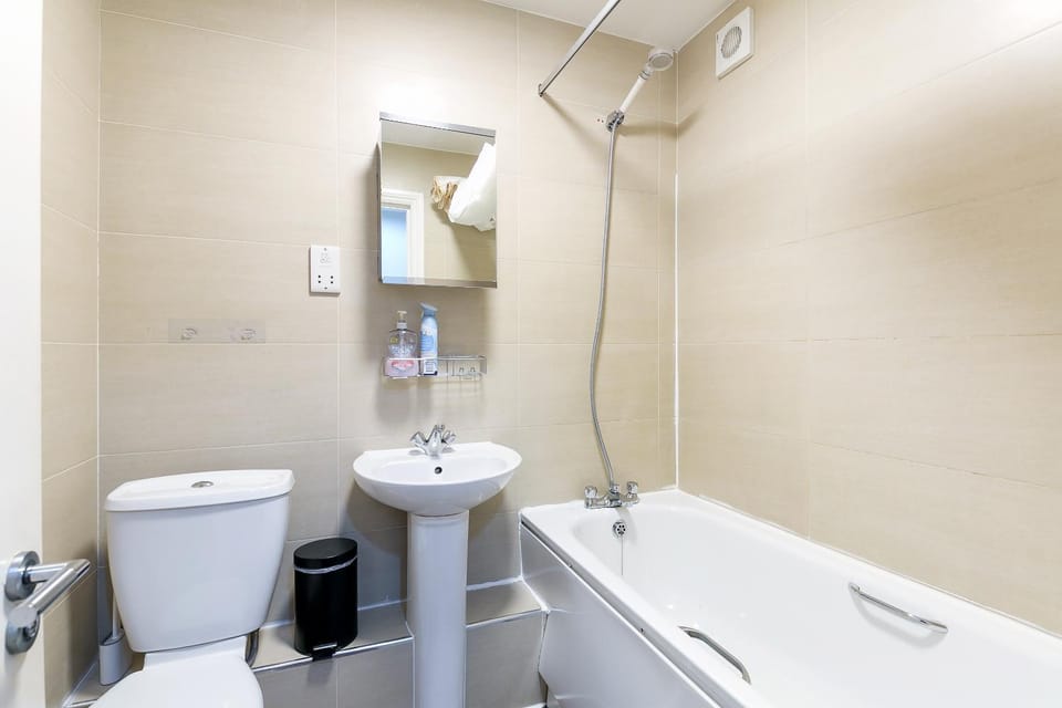 Shower, Toilet, Bathroom, Bath