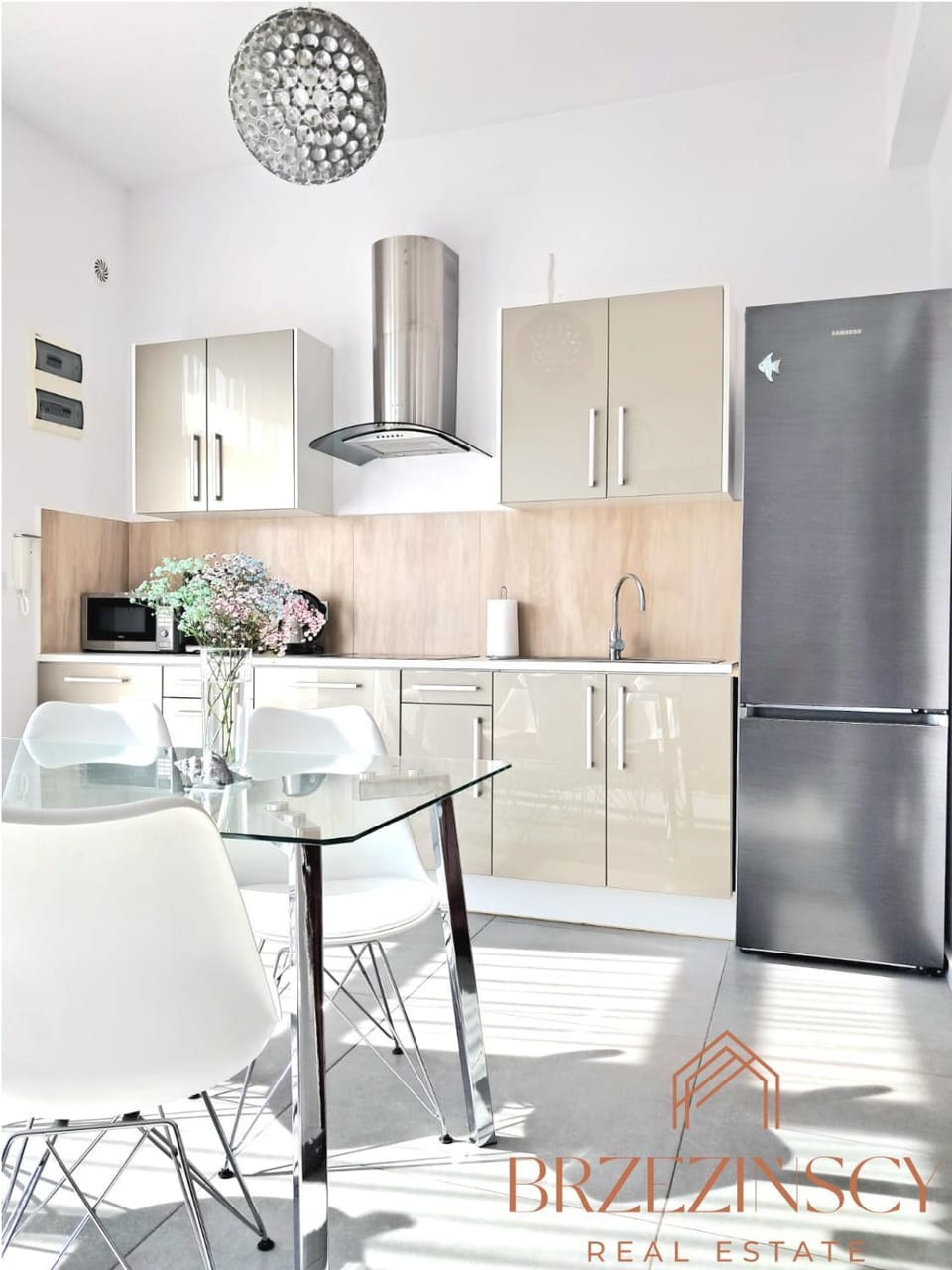 Kitchen or kitchenette, Dining area, stove