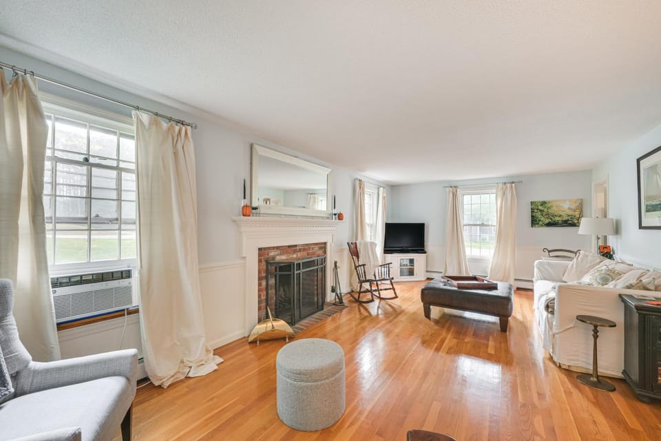 10 Mi to Crane Beach: Wooded Home Near Boston! House in Ipswich