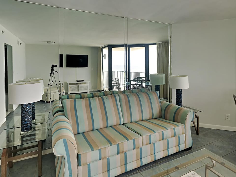 TV and multimedia, Balcony/Terrace, Living room, Seating area, Sea view, furniture