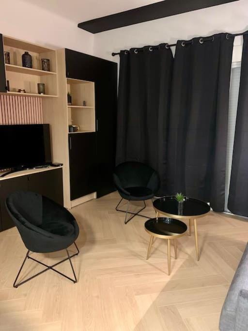 "Le Doux Mer" - Studio Royan Hyper Centre - Classé 3 étoiles - 2 pers - 150m plage Apartment in Royan