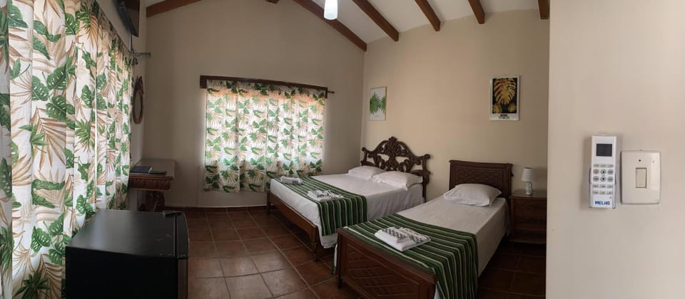 Bed, Photo of the whole room, towels