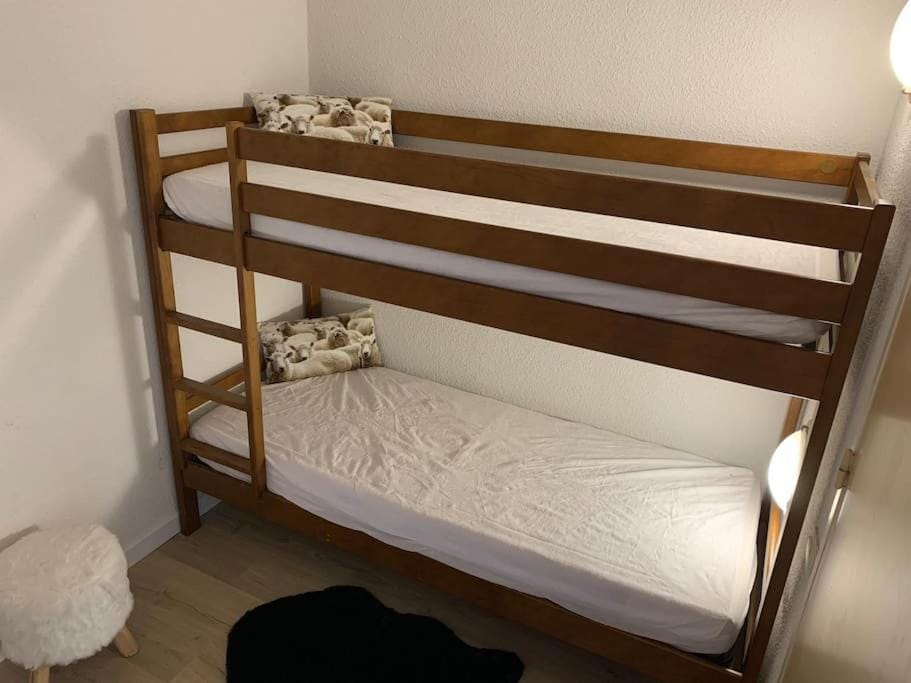 Photo of the whole room, Bedroom, bunk bed