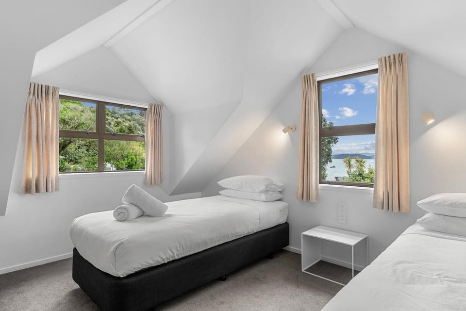 Natural landscape, Bedroom, Sea view