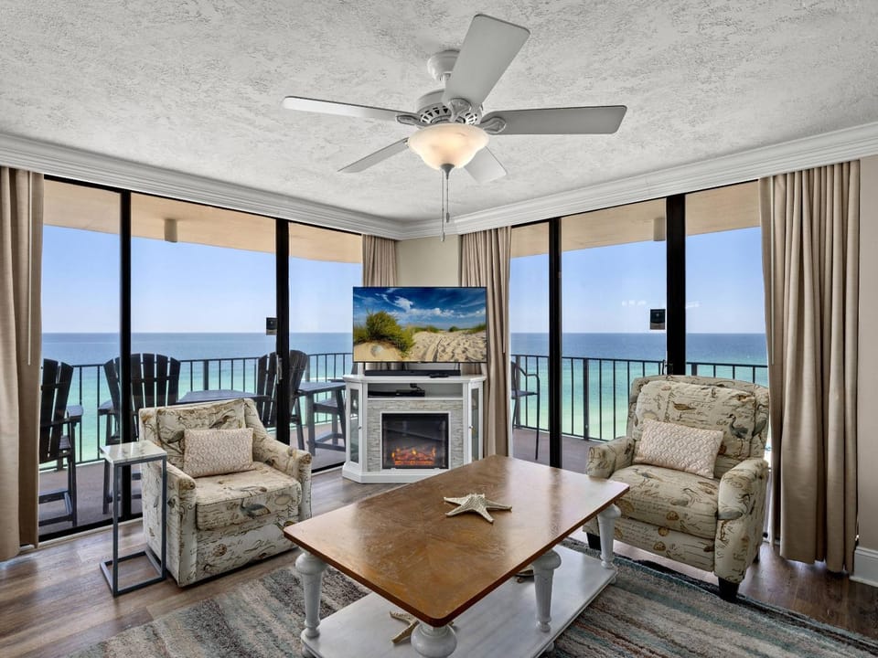 TV and multimedia, Balcony/Terrace, Living room, Seating area, Sea view, fireplace, furniture