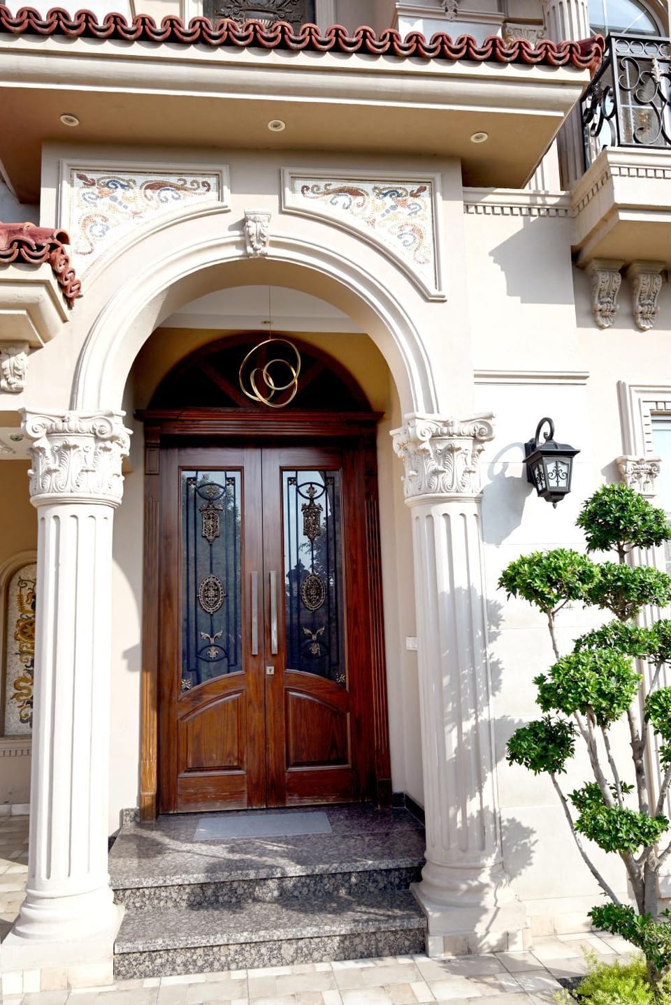 Facade/entrance