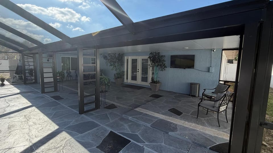 Beautiful and comfy home! House in Brandon