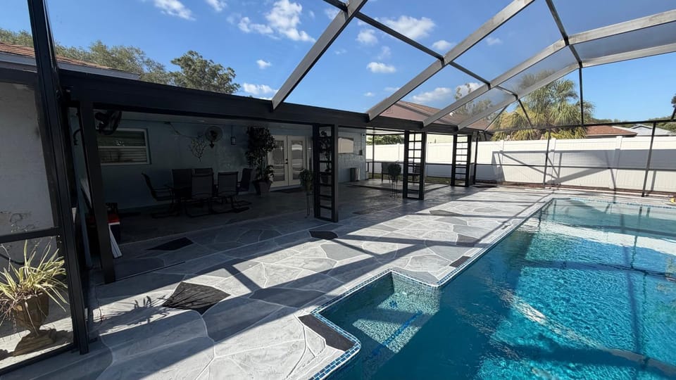Beautiful and comfy home! House in Brandon