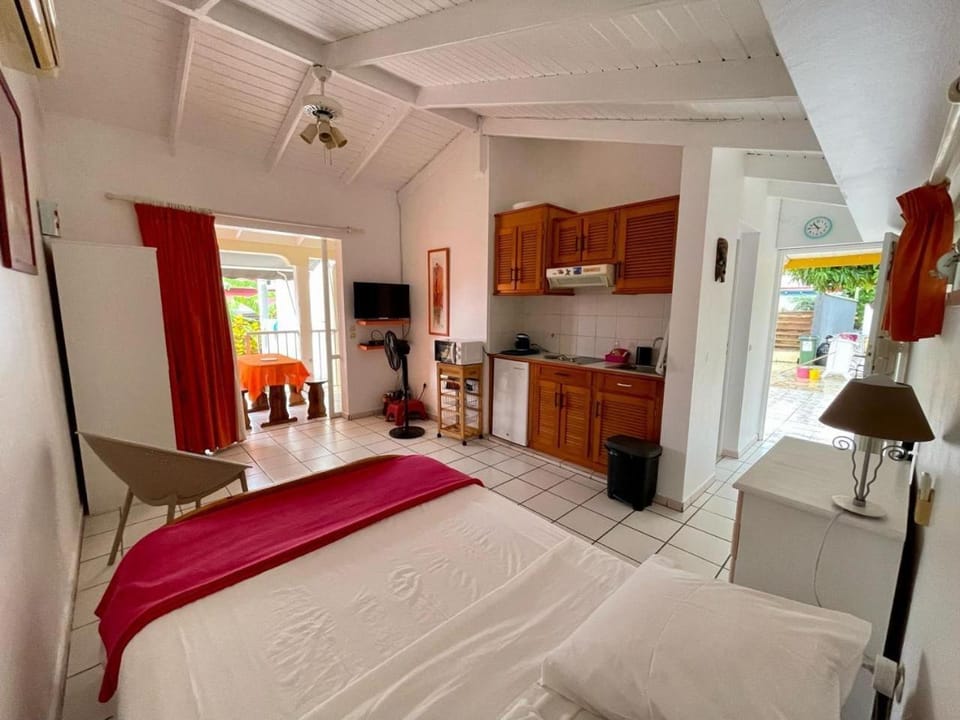 Kitchen or kitchenette, Photo of the whole room, Dining area, Bedroom, stove