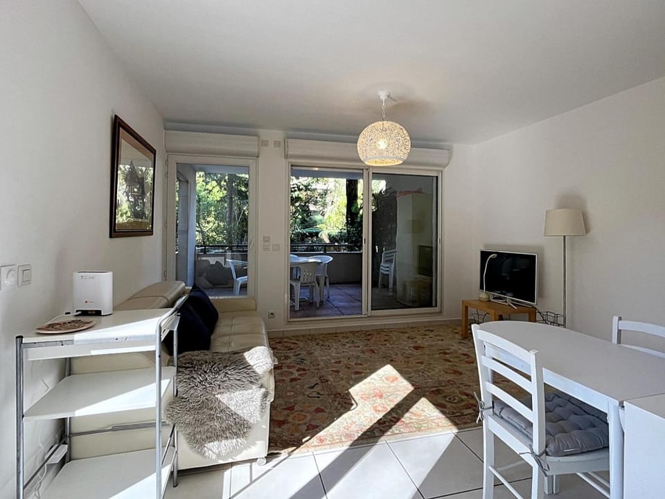 TV and multimedia, Living room, Dining area