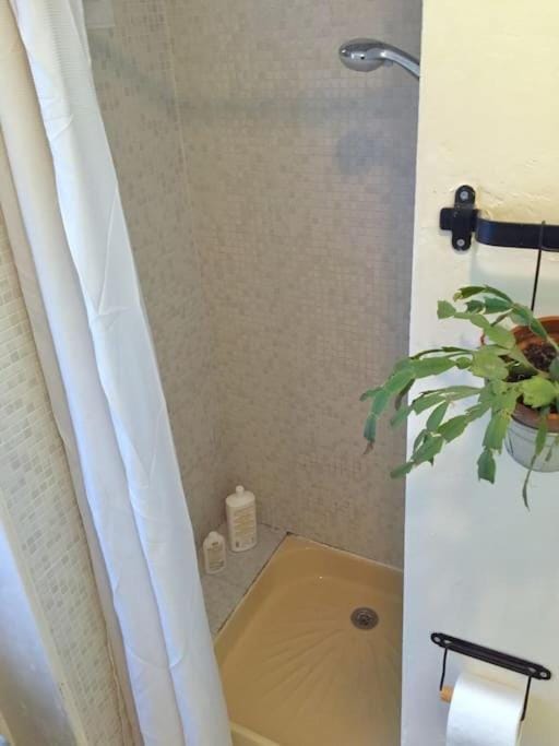 Quiet APT 2Rooms Big Kitchen Canal Saint Martin Apartment in Paris