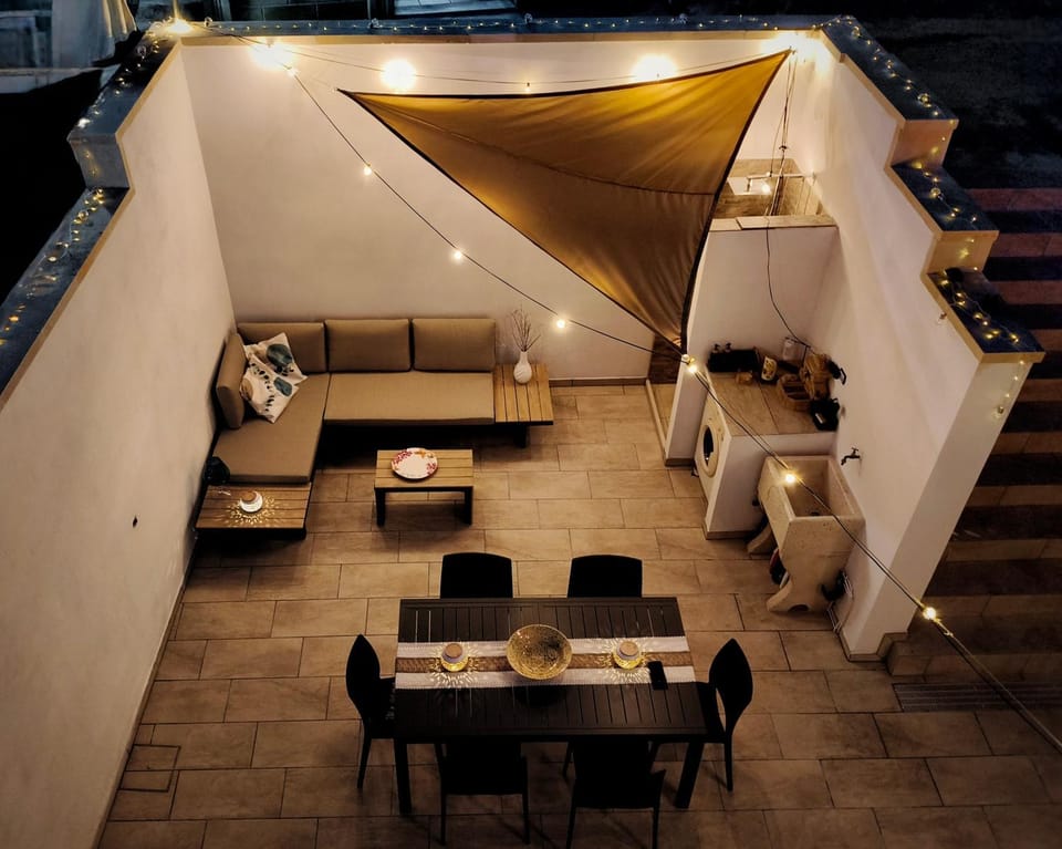 Patio, Balcony/Terrace, washing machine