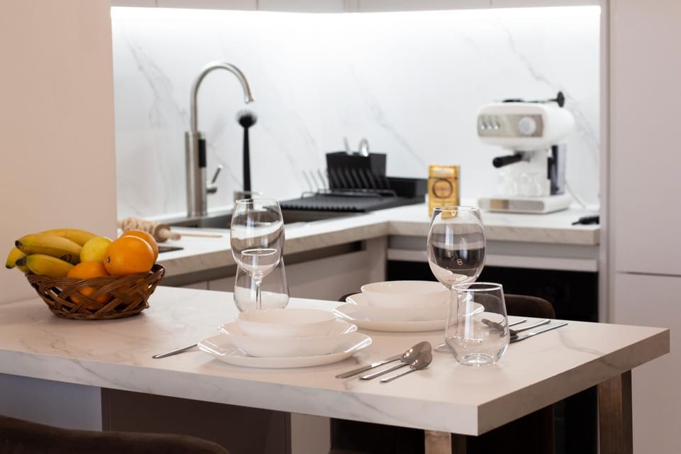 Coffee/tea facilities, Kitchen or kitchenette, Dining area