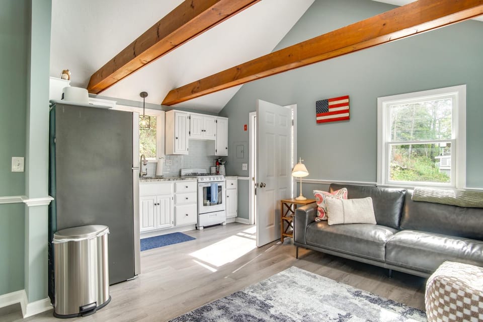 Swim & Fish On-Site! Waterfront Cape Cod Cottage House in Mashpee