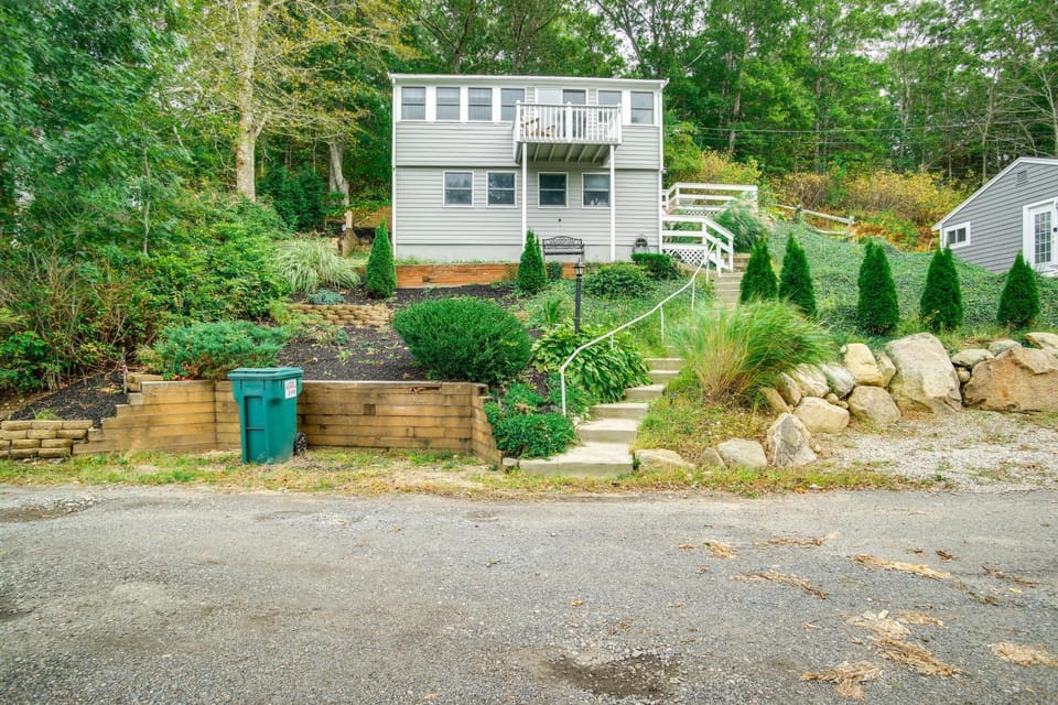 Swim & Fish On-Site! Waterfront Cape Cod Cottage House in Mashpee