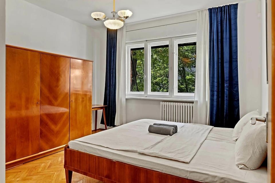 Bed, Bedroom, towels, wardrobe