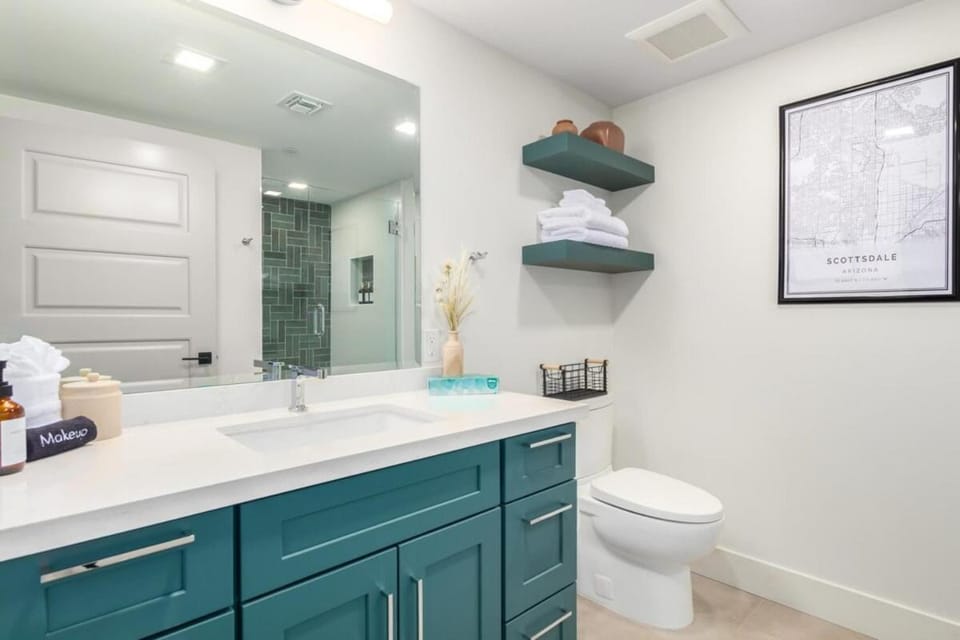 Toilet, Bathroom, towels