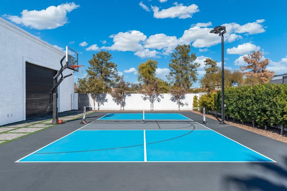 Entertainers Retreat Pickleball Bocce Pool Spa Putt Grn House in Scottsdale