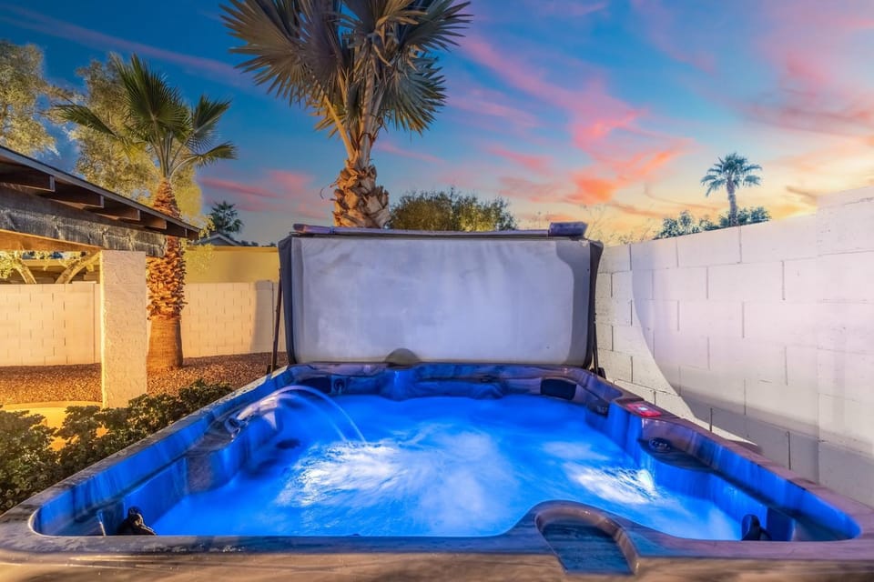 Entertainers Retreat Pickleball Bocce Pool Spa Putt Grn House in Scottsdale