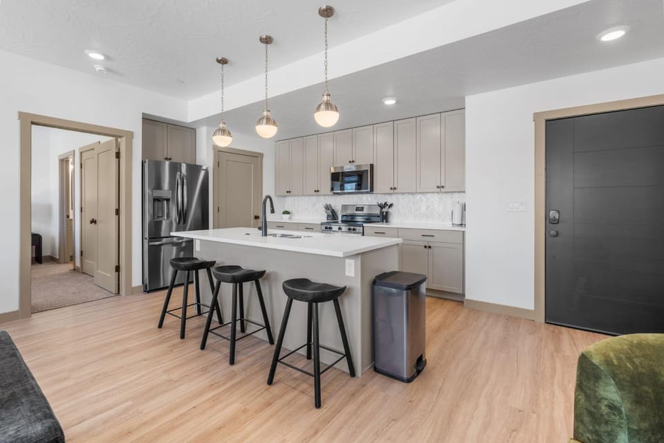 Red Rock Oasis - Brand New Home 3-Bed Sleeps 10 House in Washington