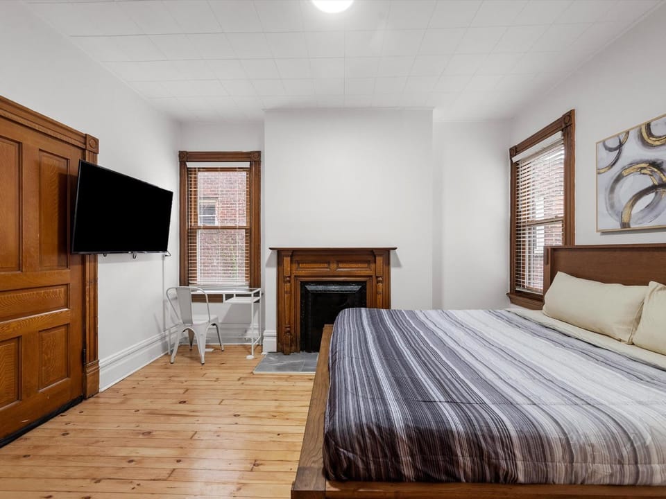 Oakland, Pittsburgh !D Modern and Stylish Private Bedroom with Shared Bathroom Vacation rental in Pittsburgh