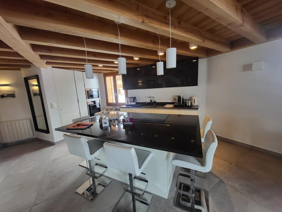 Duplex lumineux près des pistes avec Wi-Fi et garage - FR-1-266-236 Apartment in Montgenèvre