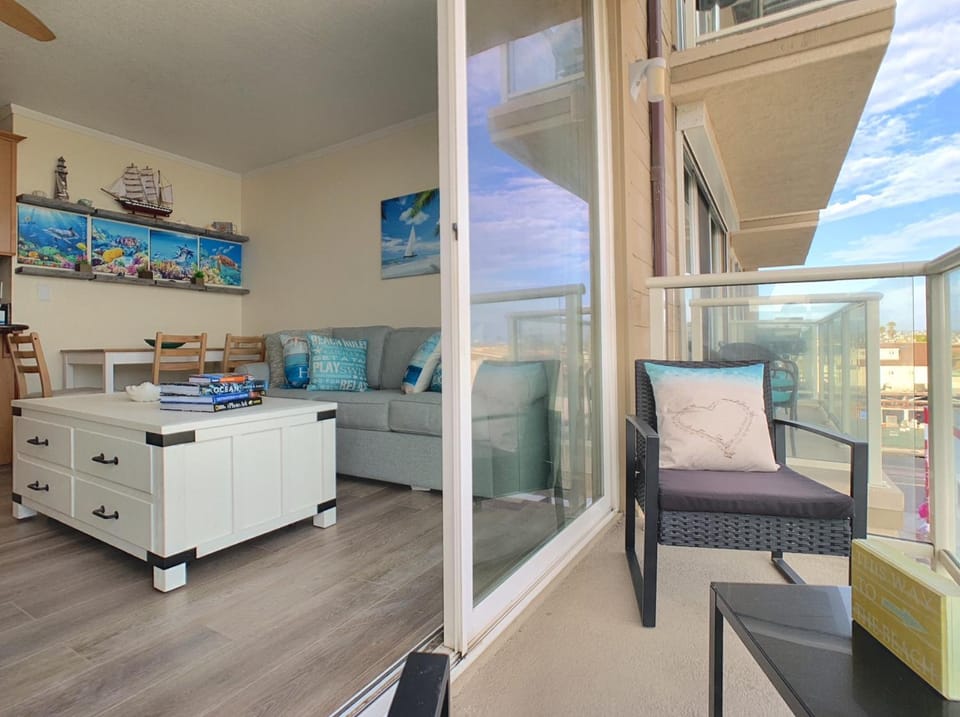 Ocean, Bay, Downtown, and City view Condo, Few steps from the ocean House in Mission Beach