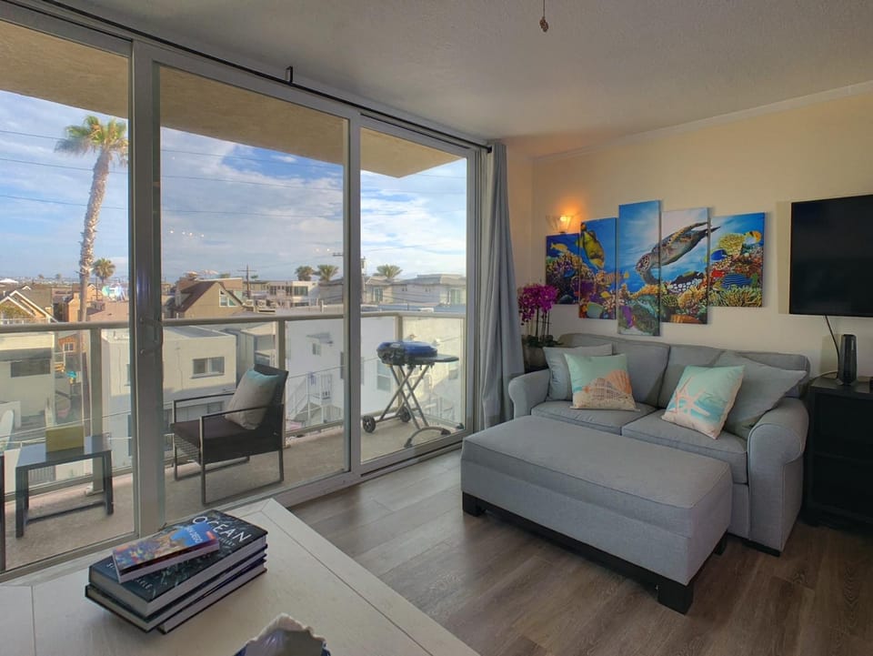 Ocean, Bay, Downtown, and City view Condo, Few steps from the ocean House in Mission Beach