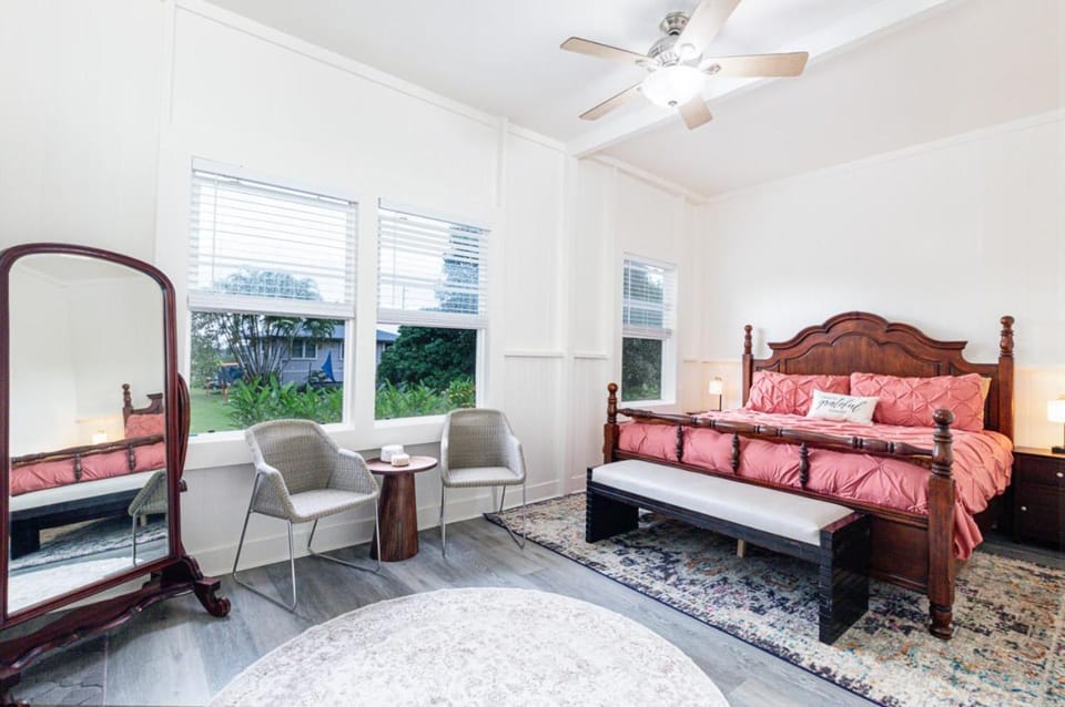 YOUR PERFECT HILO HOMEBASE - Sleeps 10 with AC, WD, BBQ House in Hilo