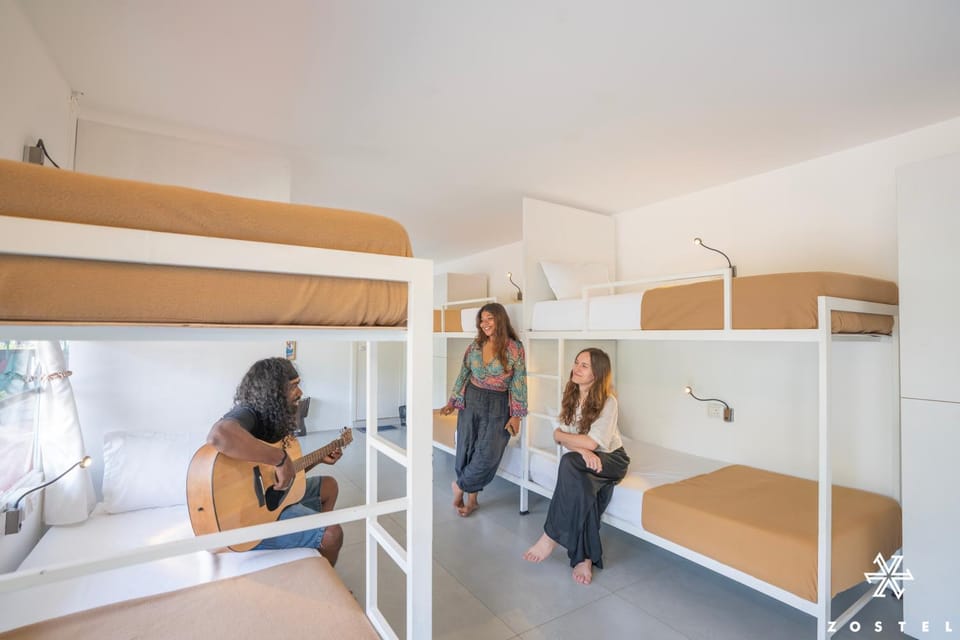 Bed, Bedroom, group of guests, bunk bed
